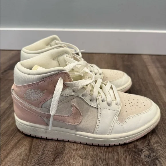 WMNS AIR JORDAN 1 MID SE - Size 7 - UK 4.5 - Picture 7 of 11